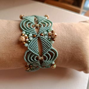 Tutorial Micro Macramè Bracciale e Orecchini Fai da Te in Macramè con Perline Pastello immagine 7