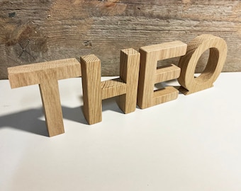 Eiche Holzbuchstaben und Zahlen, Schriftart nach Wunsch Schriftzug aus Holz, Buchstaben aus Holz, Beispiel 8x1,8cm, 8-40 cm erhältlich.