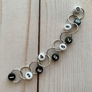 Row Counting Chain Stitch Marker (black and white beads)