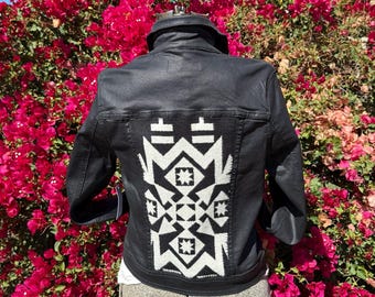 Eliza: zwarte jas van imitatieleer maat S met gecondenseerd wit wollen achterpaneel Pendleton