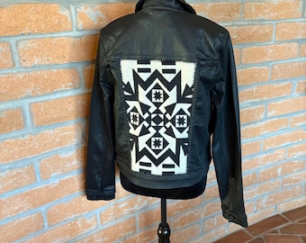 Jodie maat L: zwarte jas van imitatieleer met gecondenseerd Pendleton-achterpaneel van witte wol