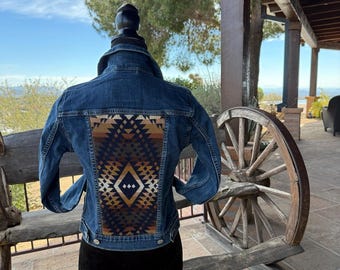 Emma- - Maat XS Levi's spijkerjack met Pendleton Mission Trail marineblauw wollen achterpaneel