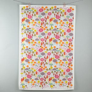 Paño de cocina con estampado de setas y hongos de colores
