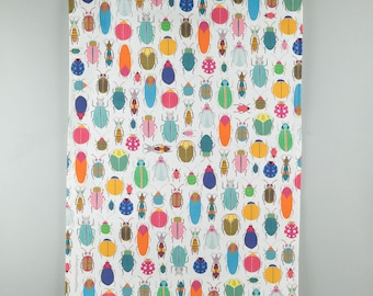 Toalha de chá com padrão de insetos e besouros da MaggieMagoo Designs, ideia de presente única