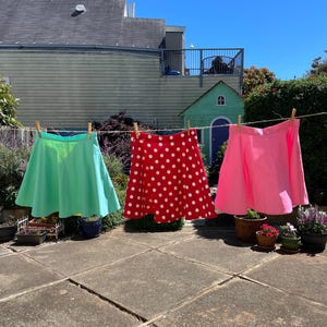 Bright pink || Handmade vintage-inspired circle skirt || Size medium || Vintage design skater skirt