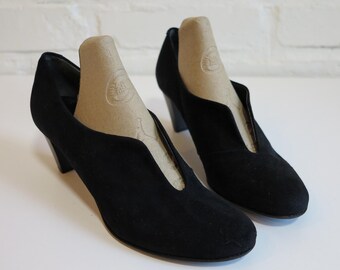 Vintage 1980s Carel Paris Black Suede Pumps – Minimalist French Heels Made in Italy, Classic Retro Designer Shoes Size 36 1/2