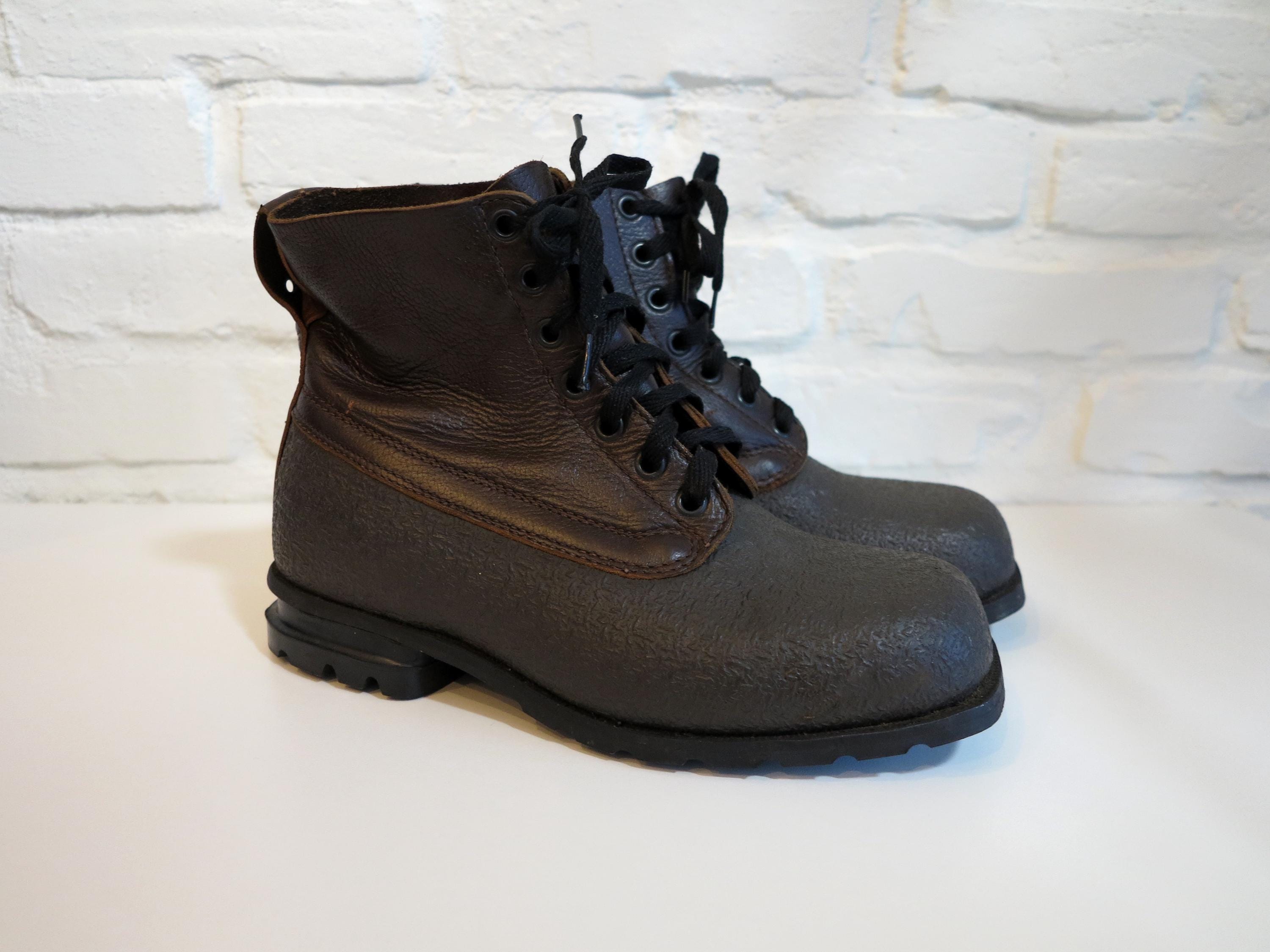 Great pair of Tretorn men’s rubber high tops/shoes. Used once ! Vintage style. Tretorn Men main image 2