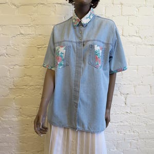 Camicetta in denim azzurro chiaro, camicia country western da donna, jeans, maniche corte, camicetta in denim floreale, taglie dalla large alla extra large