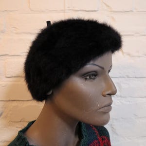 Vintage Kangol Furgora Janie Hat – Black Angora Blend Beret, Made in UK, 1990s Kangol Furry Cap, Retro Winter Fashion