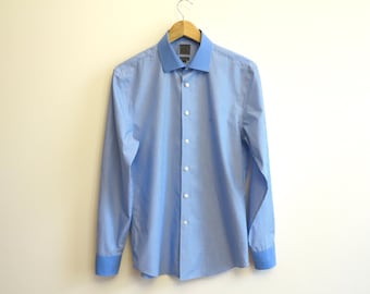 Camisa de vestir Calvin Klein azul pálido para hombre, manga larga, a rayas azules y blancas, talla pequeña.