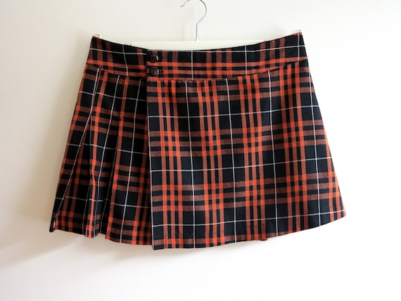 black mini kilt