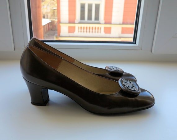 Vintage 60s Shoes Brown Classic Pumps Square Toe … - image 9