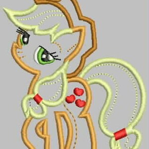Peut inclure: Une illustration de dessin animé d'un poney jaune avec une crinière et une queue brunes. Le poney a des cœurs rouges sur son flanc et se tient debout sur ses quatre pattes.