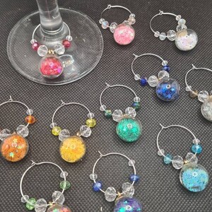 Mini confetti Christmas bauble wine glass charms