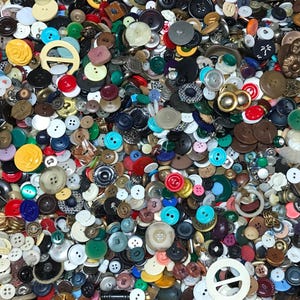 Sewing, Junk Journaling, Scrapbooking, Embellishments, Journaling Loose BUTTONS Lot of 100 VINTAGE Nice Mix Metal Plastic Large Small