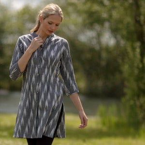 SALE IKAT TUNIC Grey and White Ikat Design - 100% lightweight cotton/button front/3/4 sleeve/Indian Ikat tunic