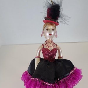 De Carlini Christmas Tree Ornament Blown Glass Italy Woman Lady Hat Dress Dancer Christmas Holiday Home Decor Decoration