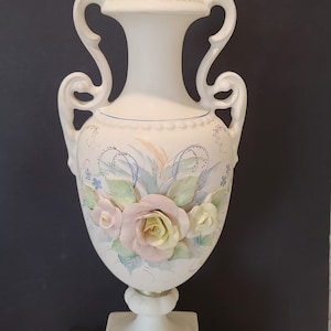 Vintage Porcelain Ceramic Art Pottery Floral Rose Desk Table Lamp Light 1940s Light Accent Lighting Home Decor Hall Flowers White Yellow