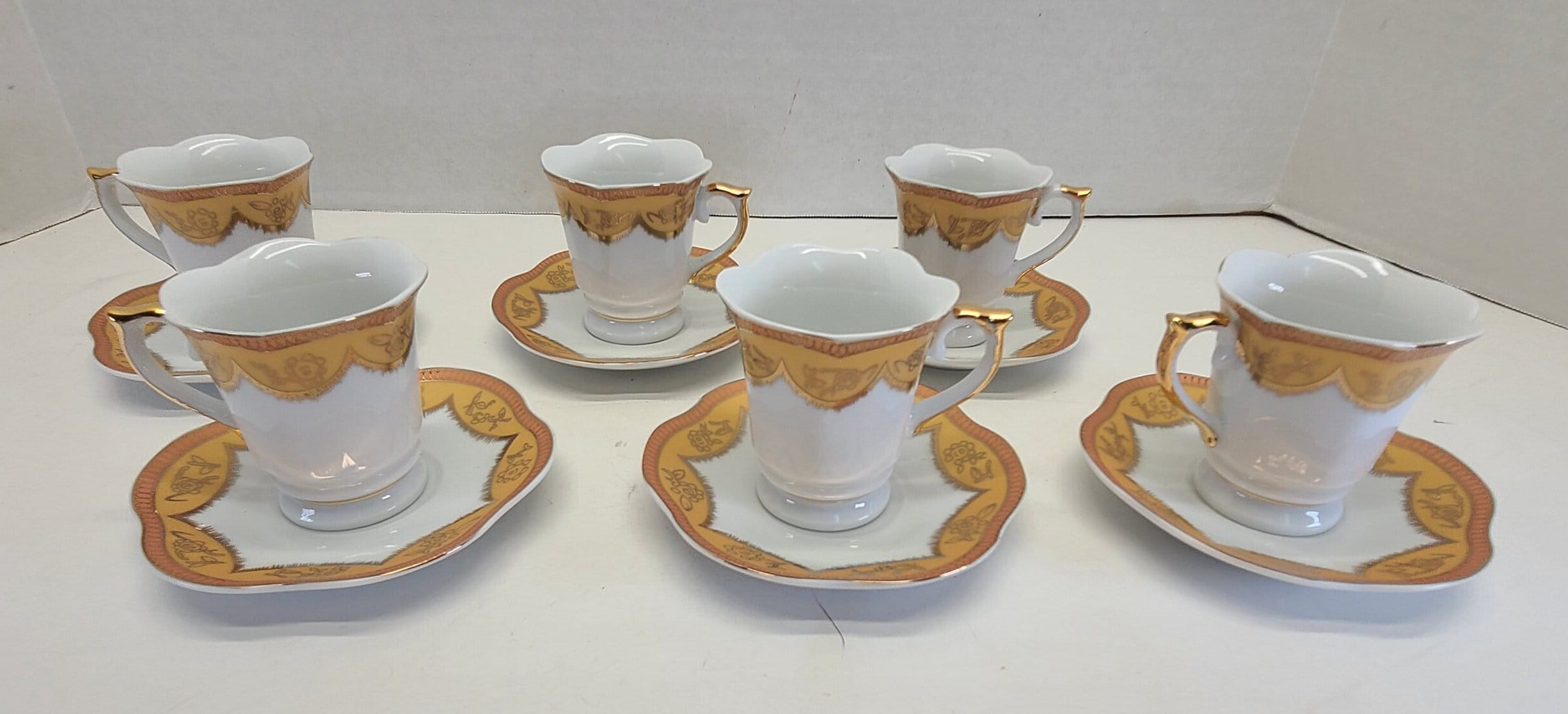 12 Piece Yamasen Gold Fine Porcelain Japan 24ct Gold Plated Tea