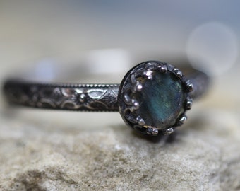 Labradorite Ring* Solid Sterling Silver * 6mm Green Blue Flash Stone* Floral Band