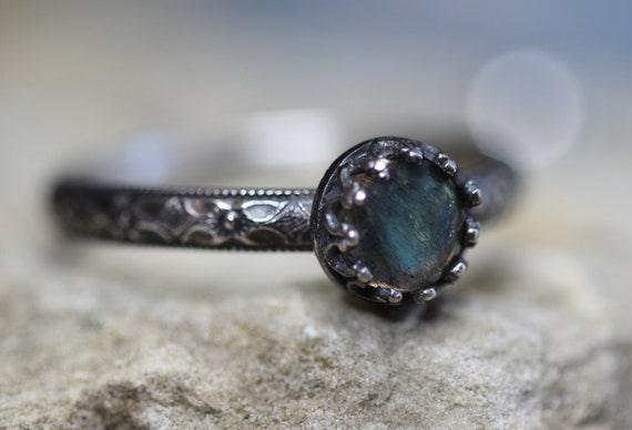 Labradorite Ring* Solid Sterling Silver * 6mm Green Blue Flash