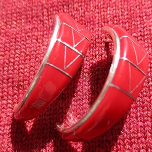 Rote Spiny Oyster und Sterling Inlay Creolen