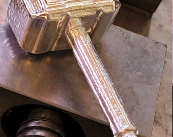 Thor Hammer 2 sided pour Mold in a 3 oz size.