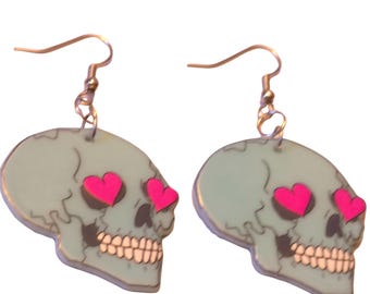 Boucles d'oreilles tête de mort : acrylique vert menthe, yeux coeur rose vif