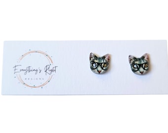 Puces d'oreilles chat portant des lunettes : cadeau fantaisiste pour les amoureux des chats