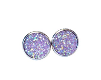 Puces d'oreilles faux druzy violet clair : bijoux scintillants irisés