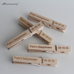 100 Benutzerdefinierte Baby Shower Pegs Wäscheklammern Hochzeit Clips Geburtstag Wäscheklammern mit personalisierten Schriftzug Kartenhalter Hochzeit Party Zubehör