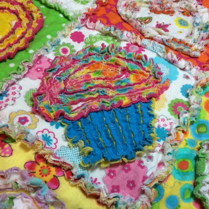 Rag Quilt Sweet Cupcakes 45 X 56 downloadable PDF PATTERN a quick Shredded Style Rag Quilt. FREE YouTube Video on shredding appliques image 8
