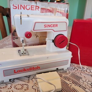 Máquina de coser cantante infantil vintage.