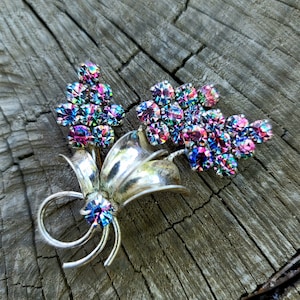 Vintage iris glass brooch