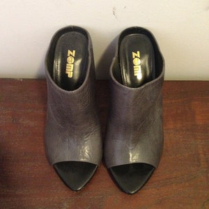grey leather slip on heels funky abstract grunge 90s retro vintage size 37