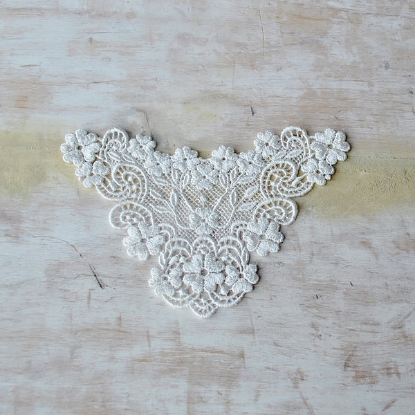3 Ivory Venice lace applique/ Floral/ Rayon/ Altered couture/Lingerie/ Jewelry supply/ Gown/ Scrapbook/ Accessories supplies/ Home decor/