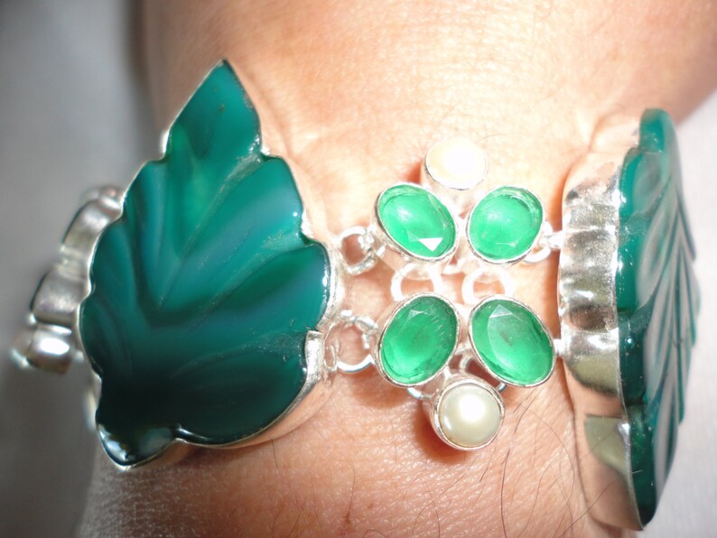 Pearls Emerald Silver Bracelet********* Amazing 275Carats Of Carved Green Onyx