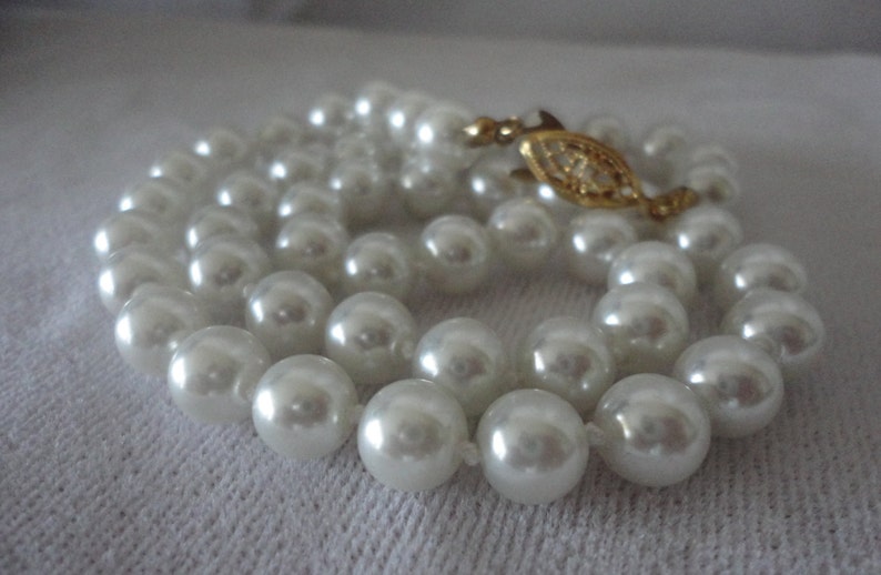 Vintage Coated White Pearl Necklace******.