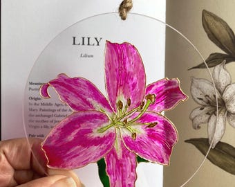Atrapasol de vitrales Stargazer Lily: Arte floral de pared pintado a mano