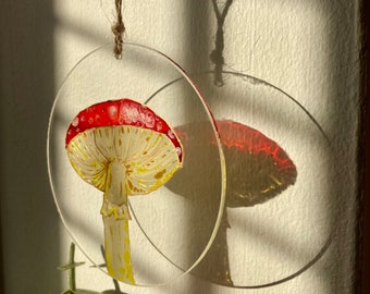 Atrapasol de setas del bosque pintado a mano: decoración de pared con vitrales estilo cottagecore