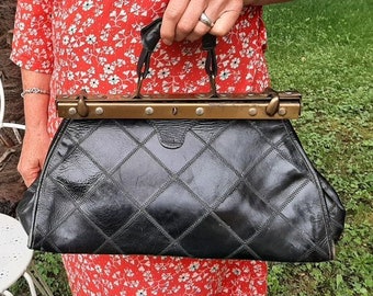 Sac à main vintage français en patchwork noir, cuir véritable, cadre doré