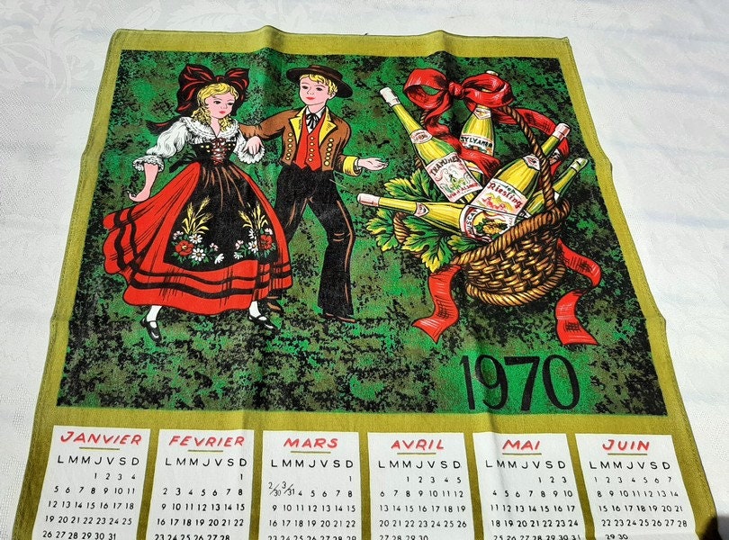 1970 Français Torchon de Calendrier Vintage, Alsaciens Vêtus Costumes Folkloriques et Décor Vins d'a