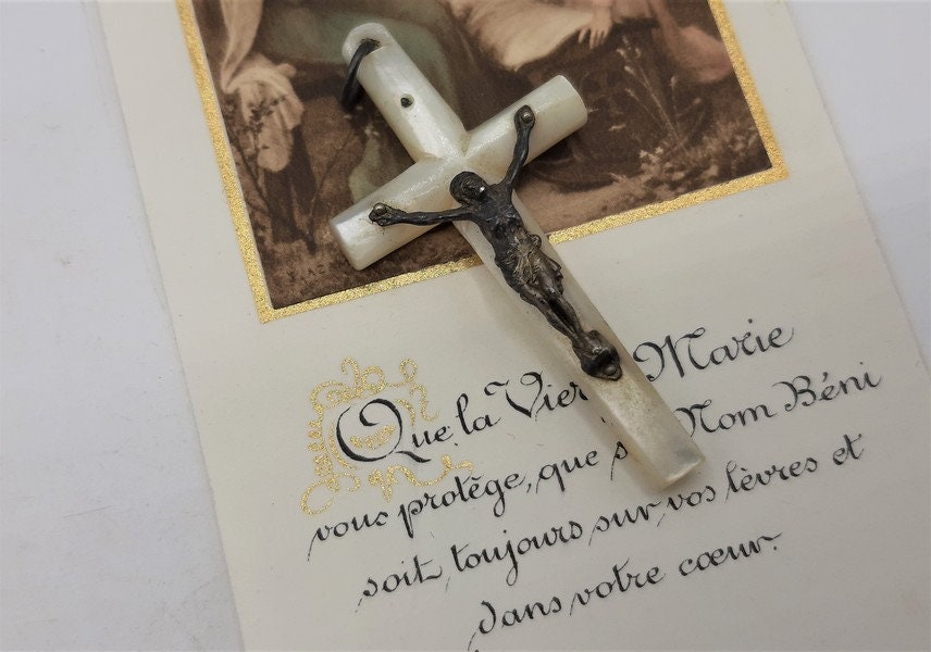 Français Antique Nacre et Pendentif Crucifix en Laiton, Souvenir Religieux Catholique