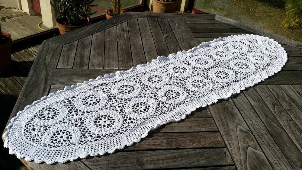 Français Antique Blanc en Dentelle Crochet Table de Coureur Main Faite Crochet, Centre Ovale Dentell