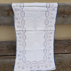 Corredor de mesa de linho branco antigo francês, centro de mesa, bordado à mão com decoração floral e geométrica rosa e azul,