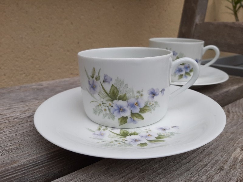 Tasse à Thé ou Soucoupe en Porcelaine de Limoges, Décor Floral Violet Violet, Français Service Vinta