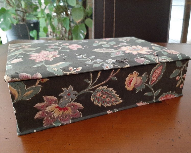 Français Boîte à Coudre Antique, Recouverte de Tissu, en Tissu Floral Noir et Rouge, Couture Carton