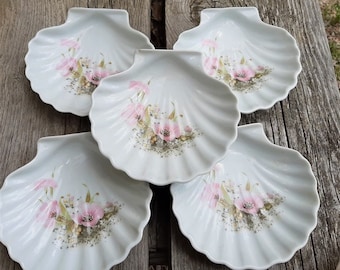 Set of 5 French Vintage porcelain seashell dishes  , seashell trinket dish, scallop  shell dish