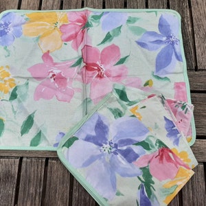French vintage floral napkins and placemats , Set of 2  , Yves Rocher collectible,  green mint fabric with pink and yellow floral decor,