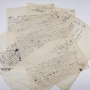 Antike französische Zwiebelschalenbriefe, handgeschriebene Briefe, durchscheinende Papiere, Junk-Journalpapiere, französische antike Ephemera, 5 Bögen